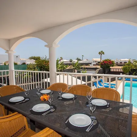 Villa Stunning 6-bed In
